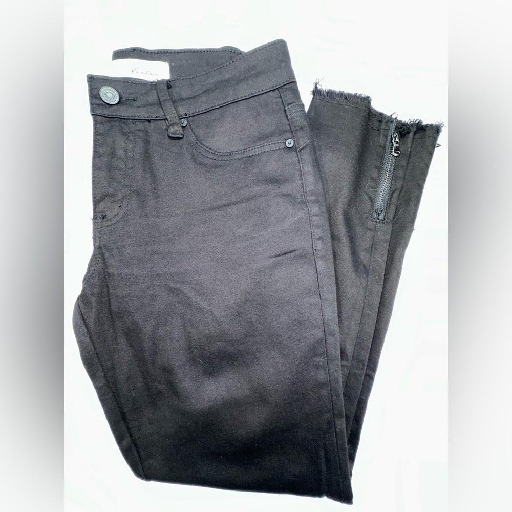 EUC KANCAN Low-rise Ankle Skinny jeans. Size 9/28.